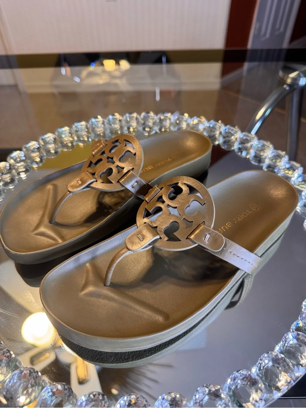 Tory Burch Miller Cloud Leather Thong Sandals In Olive Green. Size 8